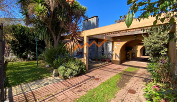 Vende Inmovision Gestion Inmobiliaria Centrica Casa con Gran Terreno.